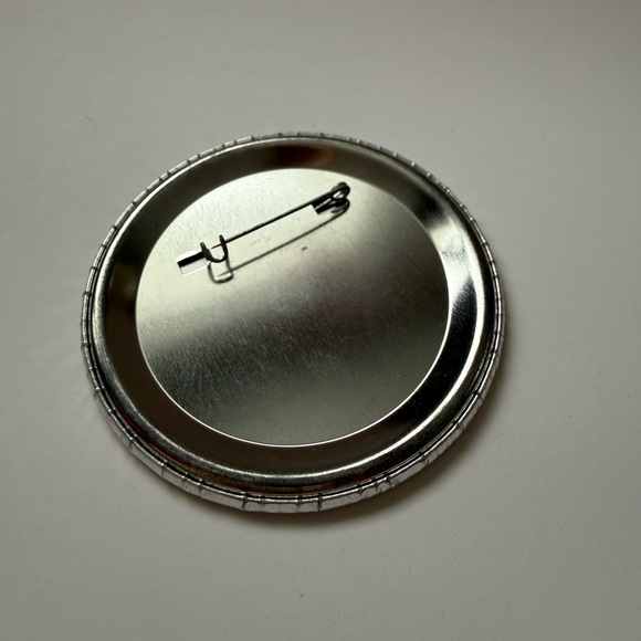 Vintage Disney Lot 35 Years of Magic Disneyland - Holographic Pin Button & more - Picture 7 of 10